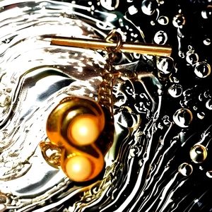 Beautiful vintage Golden Pearl Tie tack